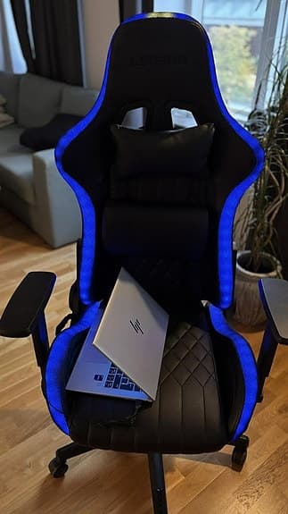 Gamingstol svart med multiple LED-belysning och kuddar och remote