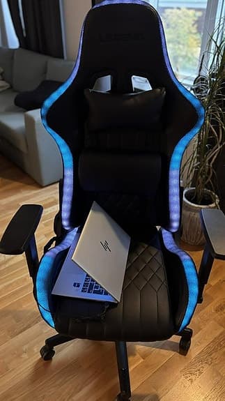 Gamingstol svart med multiple LED-belysning och kuddar och remote