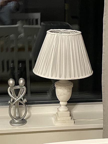 Bordslampa med alabaster lampfot, 1900-tal