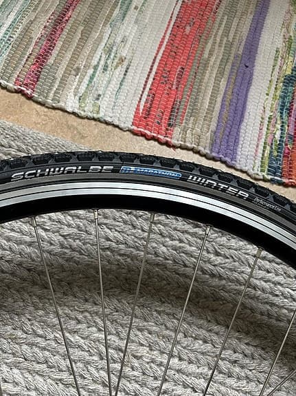 Dubbdäck Schwalbe Marathon Winter på fälg