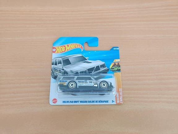 Hot Wheels Volvo 240 Drift Wagon/Bolide De Dérapage NY
