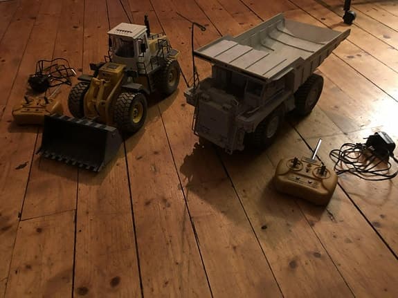 Radiostyrd dumper + hjullastare