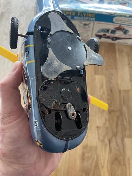 Tin Toys Helikopter 1960 + 2 st segelflygplan (mest balsa)