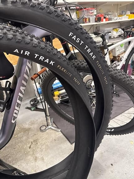 Nya däck Specialized Fas trak och AirTrak