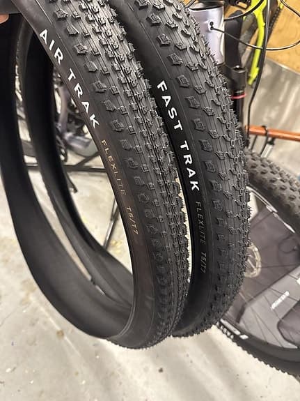 Nya däck Specialized Fas trak och AirTrak