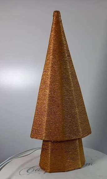 Jul Belysning i form av en julgran .