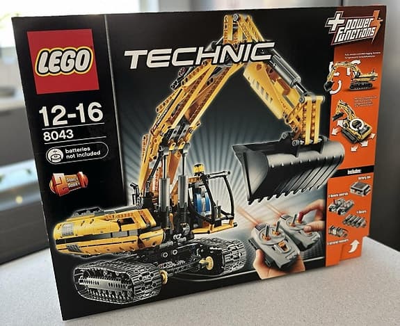 LEGO TECHNIC 8043 MOTORISERAD GRÄVMASKIN - NY/OÖPPNAD