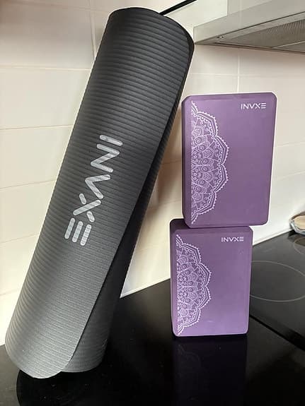 Yoga-matta och klossar