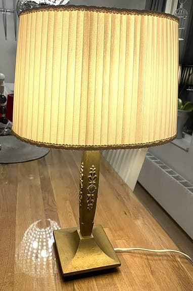 Retro bordslampa, lampa med klassisk oval lampskärm