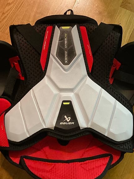 Axelskydd hockey Bauer Vapor Hyperlite