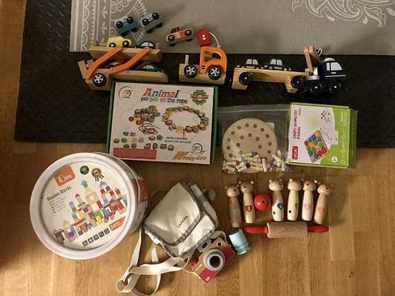 Träleksaker, bilar, Klossar, bowlingset, kamera, spel