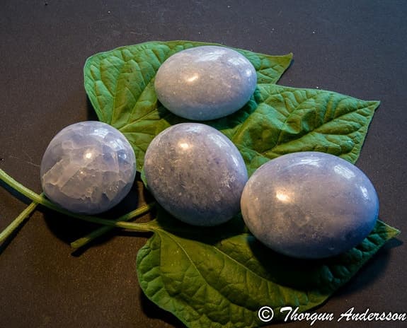 Några olika stora Blå Kalcit handsten fin present wicca