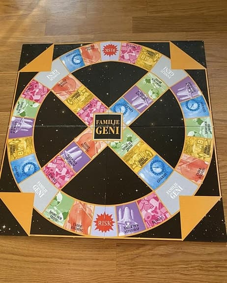Familje Geni -trevligt brädspel