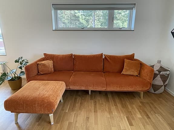 Moa 4-Sits Soffa med fotpall och 2 kuddar