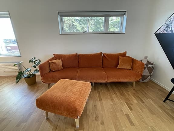 Moa 4-Sits Soffa med fotpall och 2 kuddar