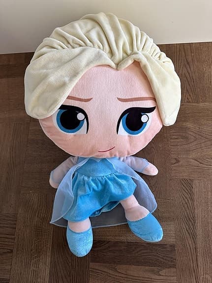 Stor Elsa docka 55 cm lång och 30 cm bred