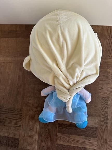 Stor Elsa docka 55 cm lång och 30 cm bred
