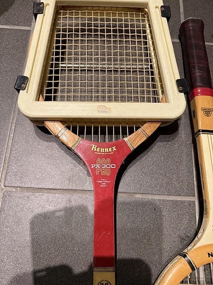 tennisrack retro till högstbjudande
