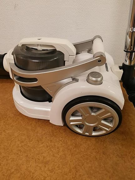 Dammsugare vit med behållare