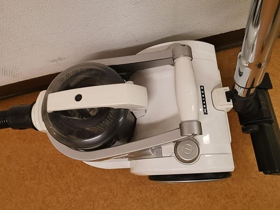 Dammsugare vit med behållare
