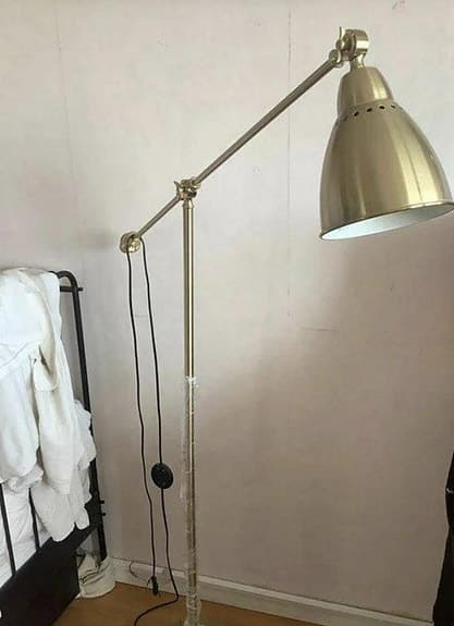 Retro Golvlampa i mässing. Guld lampa
