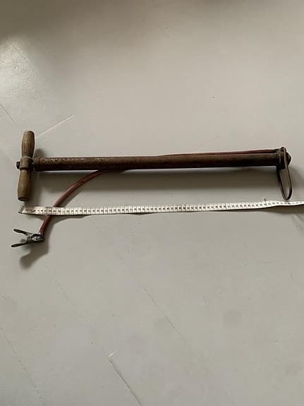 Cykelpump med slang av äldre modell