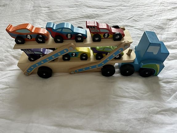 Melissa&Doug Mega Race-Car Carrier - biltrailer - släpvagn