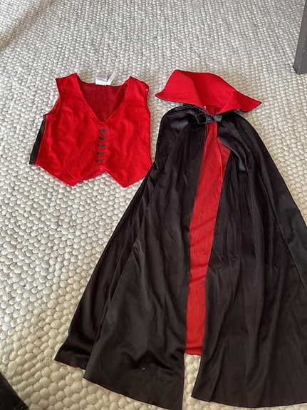 Utklädnad: Dracula dräkt 110/116