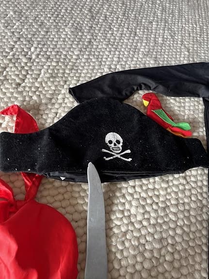 Blandade  utklädningskläder stl 110/116