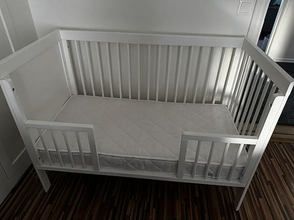 Spjälsäng sundvik 60x120 med madrass