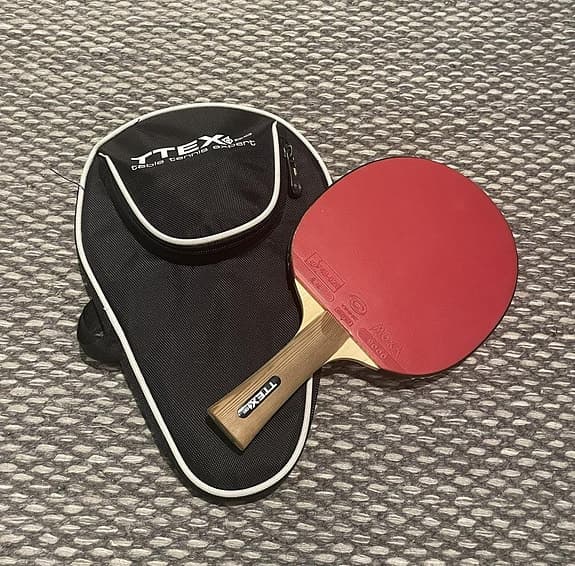 pingisracket med fodral o 3 bollar