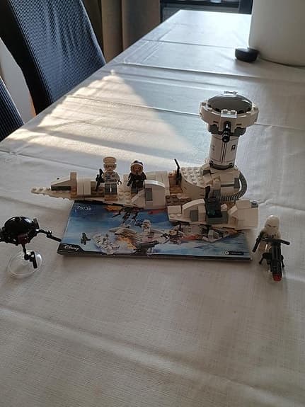 LEGO Star Wars 75138 – Hoth Attack – Komplett & Fint Ski