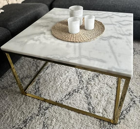 Äkta marmorbord med guldfärgat metallstativ