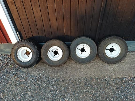 4st - mindre 8 tums hjul med däck till trädgårdsmaskin