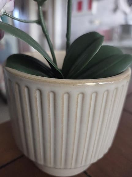 PLASTBLOMMOR MED KRUKA