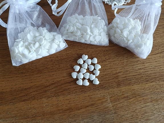 Sockerhjärtan i organzapåsar perfekt som bröllopsris / festkast