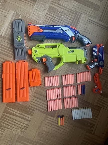 Nerf gevär och pistoler med pilar