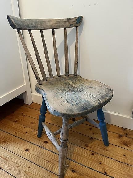 Liten stol för barnrum
