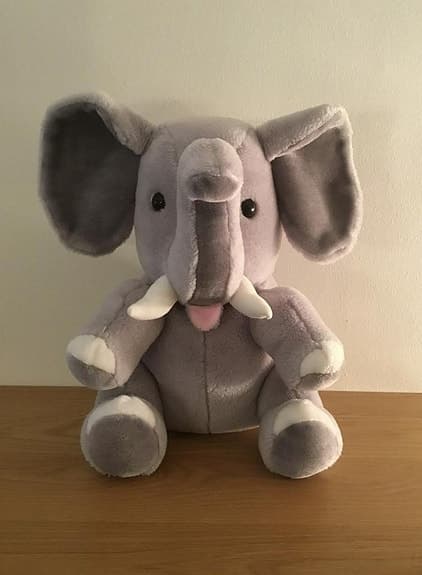 Mjukdjur/gosedjur stor elefant ca 35 cm hög, fint skick.
