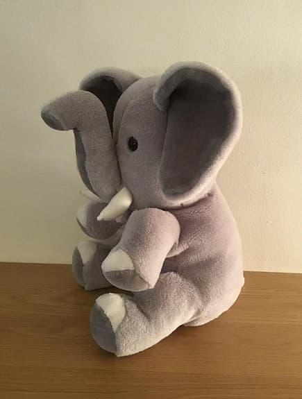 Mjukdjur/gosedjur stor elefant ca 35 cm hög, fint skick.