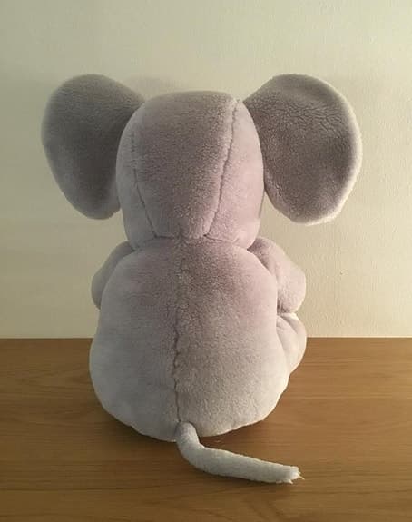 Mjukdjur/gosedjur stor elefant ca 35 cm hög, fint skick.