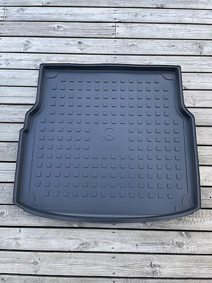 Matta Plast / Tyg MERCEDES (800kr)