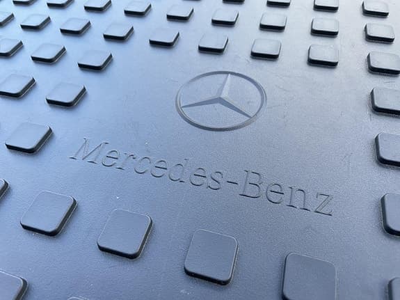 Matta Plast / Tyg MERCEDES (800kr)