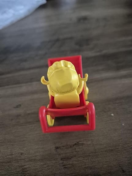 Duplo gulbaby tillhörande barnvagn