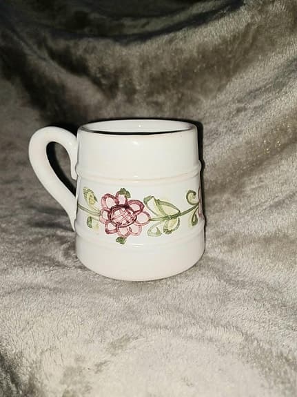 Vintage av majolikakeramisk mugg