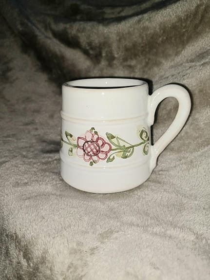 Vintage av majolikakeramisk mugg