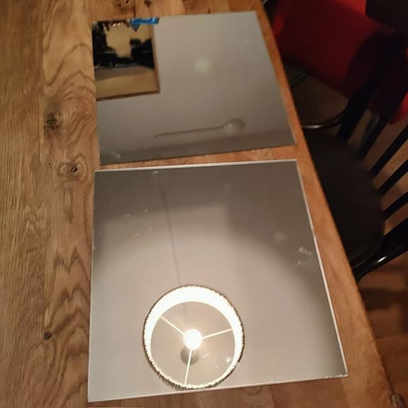 Speglar från IKEA i bra skick - perfekt för hemmet!