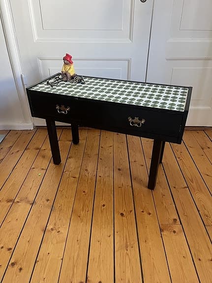 Sidobord/hallbord med Berså bordsskiva