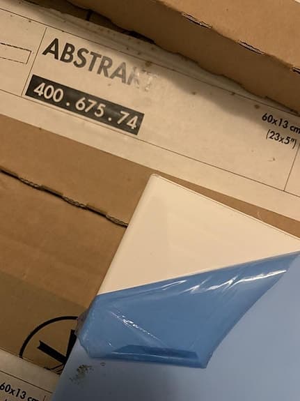 Abstrakt i högglans ikeas  lådfront.