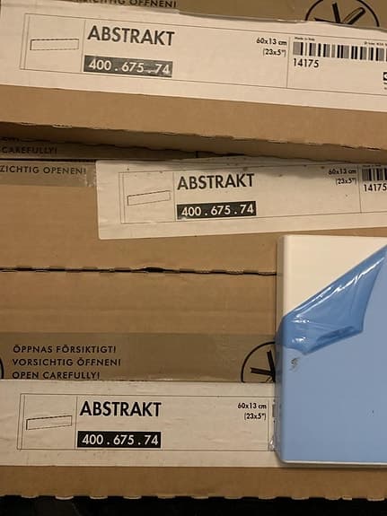 Abstrakt i högglans ikeas  lådfront.